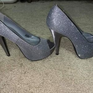 High heels Size 7